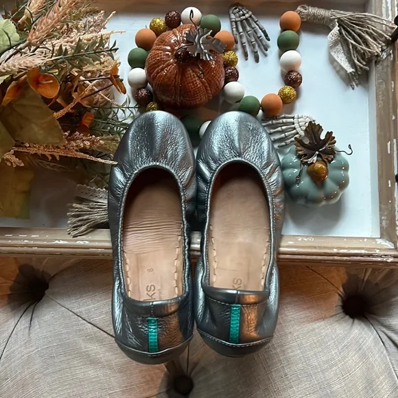 knee length dresses for ladies SANTA BARBARA PEWTER METALLIC | Metallic slingback crossover sandals main image 1